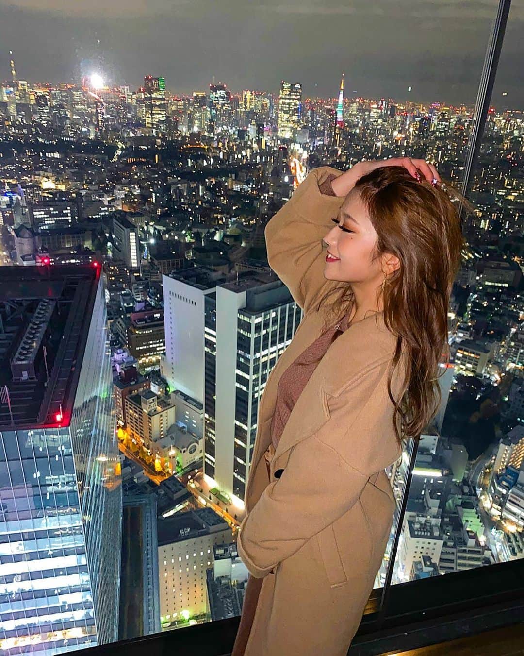 やしろななさんのインスタグラム写真 - (やしろななInstagram)「#渋谷スクランブルスクエア の展望台✨ 奥に見える東京タワーが綺麗すぎてマネージャーさんと興奮してた🗼♡ ・ 今日も頑張ろうねgoodnight🌙🌙🌙」12月14日 0時06分 - 8467_0