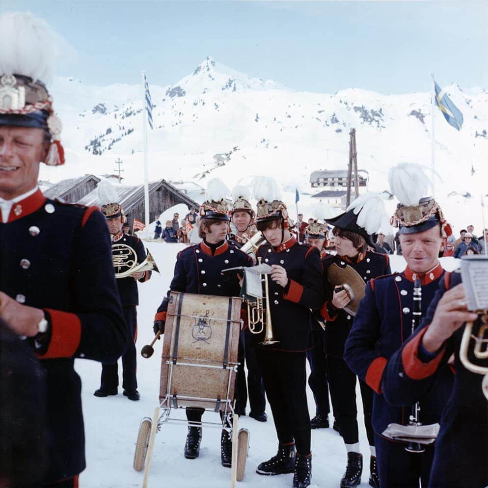 The Beatlesさんのインスタグラム写真 - (The BeatlesInstagram)「“Meanwhile, high in the Swiss Alps, two elderly Scotchmen munch on a rare cheese.” - Ringo(Beatles Christmas Record, 1966) ➿ Photo ©Apple Corps Ltd. ➿ @georgeharrisonofficial, @johnlennonofficial, @paulmccartney, @ringostarrmusic」12月14日 0時22分 - thebeatles