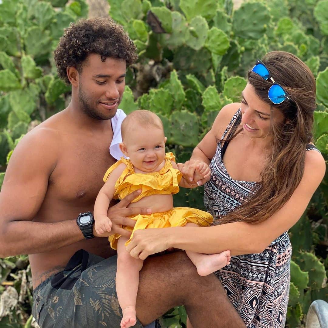 のインスタグラム：「My beautiful crazy family 💛 #IndiosPerdidos」