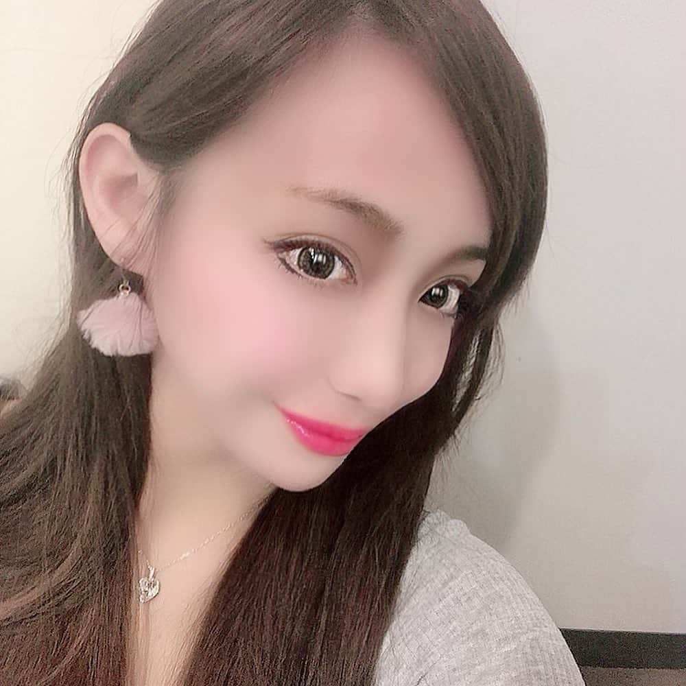 矢沢なりさんのインスタグラム写真 - (矢沢なりInstagram)「衝撃の事実😕 ずっと椿クリニックで美容白玉点滴たんとうしてくれてた長尾さん今月いっぱいで退社なんだって...😭 . 泣くかと思った。 . でも最後は笑顔で、頑張ってねって伝えたいから、27日、退職の前日お顔見に行ってくる❤️💓❤️💓 いつも美容の相談乗ってくれてた大好きな椿クリニックの長尾さん。  どうやって感謝を伝えよう。  この写真撮ってる時とか、点滴中はしらなかったの、、😢」12月14日 0時49分 - nari_yazawa