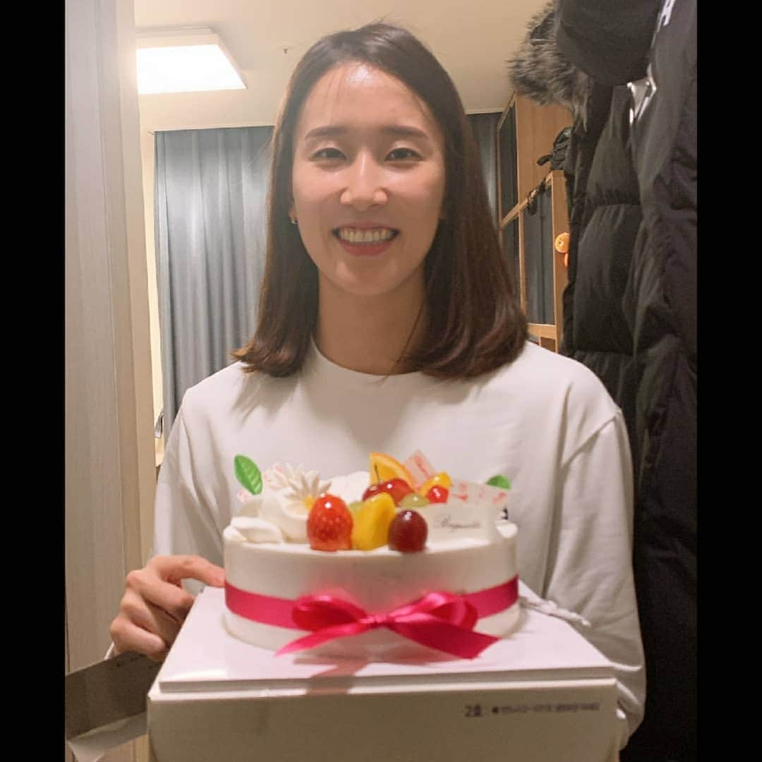 張藝娜さんのインスタグラム写真 - (張藝娜Instagram)「#12.13#birthday#thankyou  감사합니다 😊  Thank you all for the birthday wishes 🧡」12月14日 0時52分 - yena1213