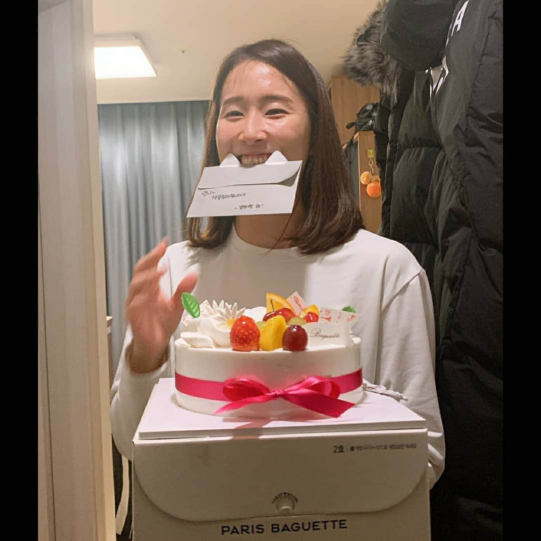 張藝娜さんのインスタグラム写真 - (張藝娜Instagram)「#12.13#birthday#thankyou  감사합니다 😊  Thank you all for the birthday wishes 🧡」12月14日 0時52分 - yena1213