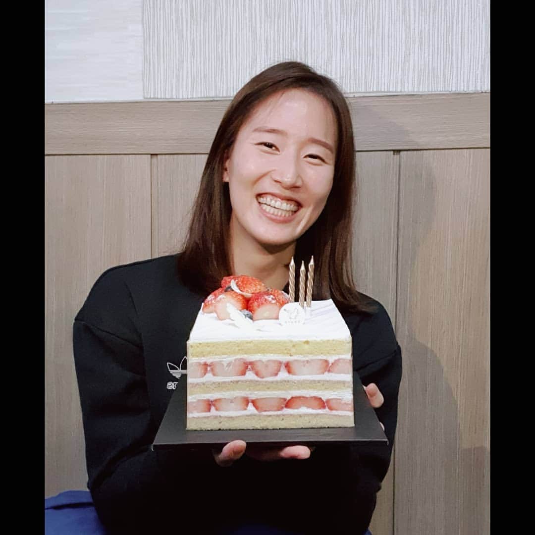 張藝娜のインスタグラム：「#12.13#birthday#thankyou  감사합니다 😊  Thank you all for the birthday wishes 🧡」