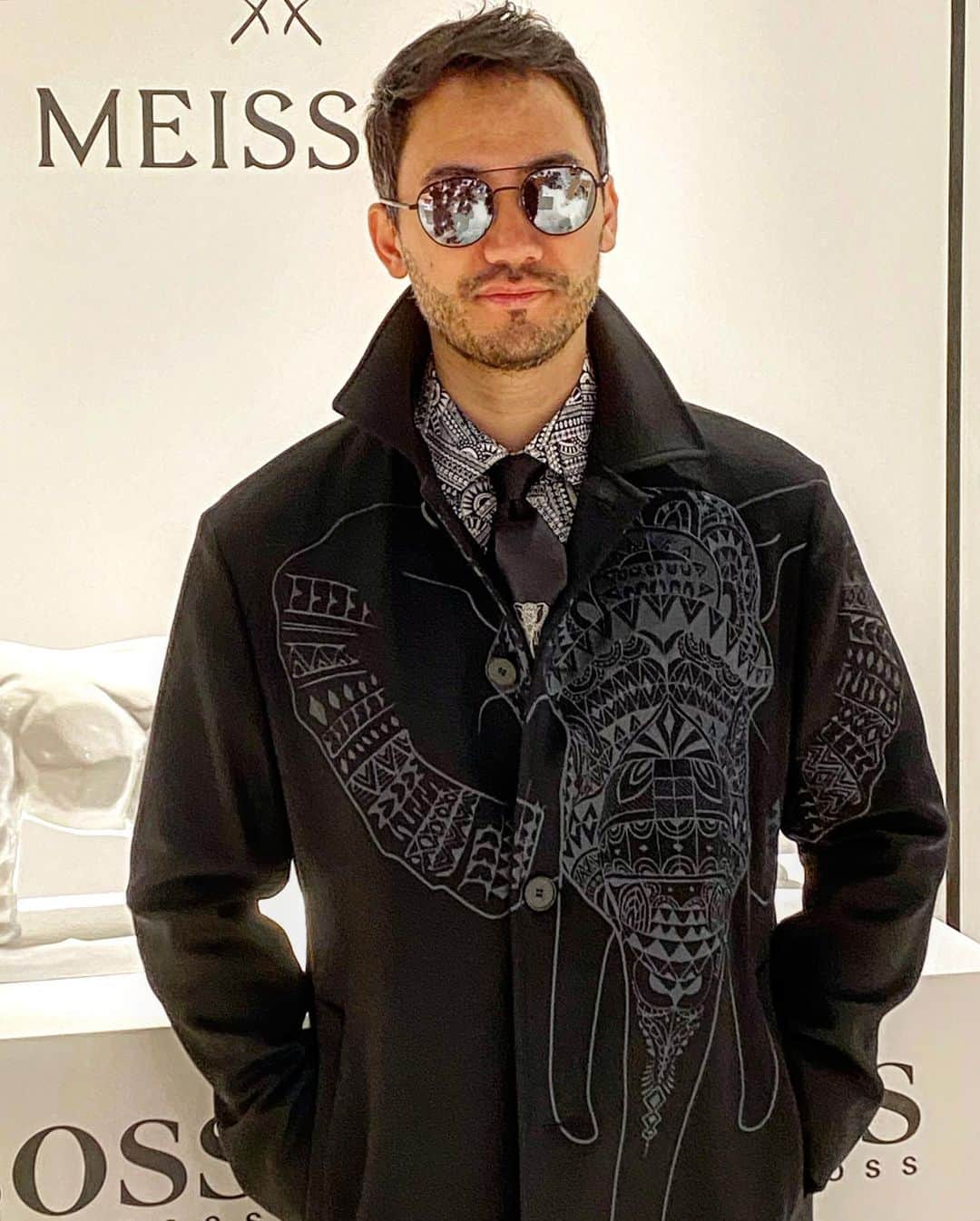 ベリッシモ・フランチェスコさんのインスタグラム写真 - (ベリッシモ・フランチェスコInstagram)「Hello my friends! Francesco Bellissimo chef at “BOSS X MEISSEN” pop up store, Shibuya Scramble Square💎素敵！渋谷スクランブルスクエアに行きました！BOSSは同じドイツ生まれの名窯「MEISSEN（マイセン）」とコラボレートをした、マイセンの有名な「BIG FIVE」の彫像にインスパイアされた限定マグカップやレザーアクセサリー、そしてアパレルの商品を扱う BOSS X MEISSEN POP UP STOREが開催。12月12日〜1月13日までです。ホリデーギフトに最適なアイテムを取り揃えています。期間中、5万円（税別）以上をお買い上げの方には先着でBOSS X MEISSENのオリジナルキャンドルを！凄い！😎✌️ #ベリッシモ #料理研究家 #芸能人 #BOSSxMEISSEN #sprezzatura #dapper #dapperman #sartorial #fashion #fashionista #fashionblogger #fashionable #instafashion #イケメン #イケメン料理研究家 #enjoy #enjoyfashion #tokyo #shibuyascramblesquare #渋谷スクランブルスクエア #ファッション #お洒落 #たねうまtv #cheflife #tvchef #celebritychef #vip #luxurylifestyle  #ThisIsBoss @boss」12月14日 1時06分 - bellissimoyoshi