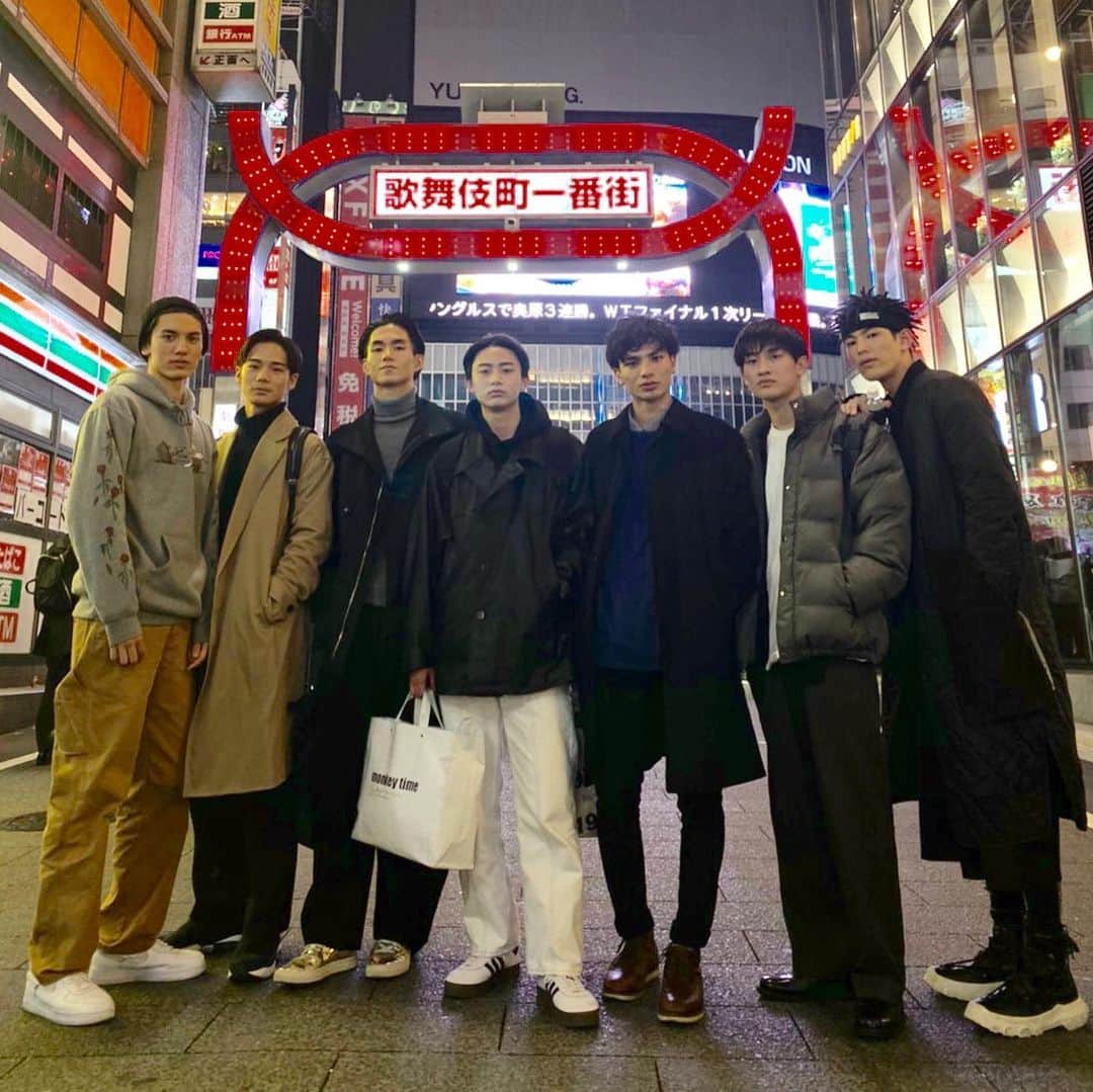 浅野竣哉のインスタグラム：「めっちゃ楽しかったけどみんなでかすぎるからちょっと縮んでください また集まりましょう」