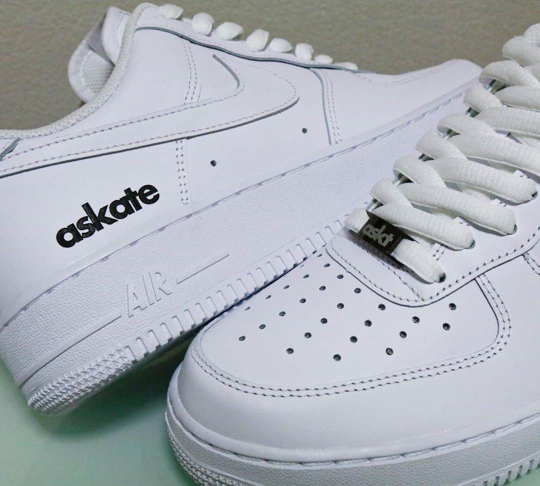 SneakerBox.jpのインスタグラム：「askateオリジナル♡  レーザー加工はたまらんですなぁ。 @askate_kyo  @askate_shop  #airforce1  #af1  #airforce1daily  #airforce1s  #airforce1custom  #af1custom  #af1white  #airforce1white」