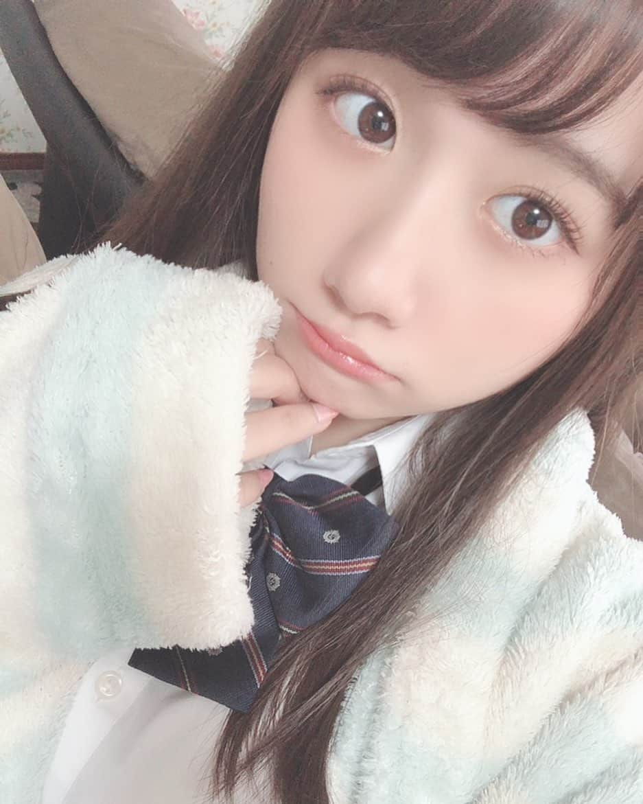 七瀬美桜さんのインスタグラム写真 - (七瀬美桜Instagram)「. . 最近「ハーフですか？」と聞かれることがあるのですが、父は北海道出身、母は神奈川県出身の純日本人です🇯🇵 . 韓国とか中国の方のハーフと間違えてるのかなあ🤔 . . #七瀬美桜 #グラビアアイドル #グラドル #新人グラドル #グラドル自撮り部 #自撮り #制服 #ハーフ #じゃない #日本人 #撮影 #followme」12月14日 1時35分 - nanasemio1210