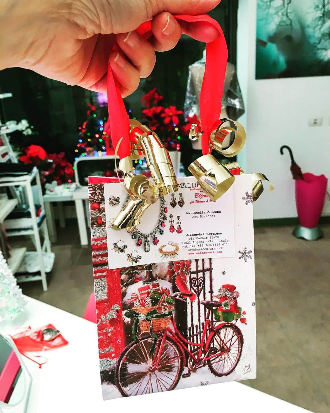 メイデンアートのインスタグラム：「I vostri pacchetti Natalizi 💝 . Your Christmas Gifts 🎁 . #gift #giftideas #angera #varese #varesetheplacetobe #varesedoyoulake #vareseshopping #lakemaggiore #jewelry #bohostyle #bohochic #bohojewelry #bohoinspired #bohovibes #bohochristmas #shoplocal」