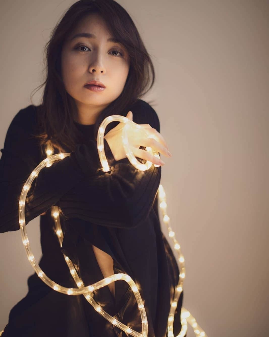柚月美穂のインスタグラム：「#randompic . . BLACK×WINETRIP×LIGHT . . @tommystargram . . #BLACK #winetrip  #REVLON . #柚月美穂 #Japanese #作品撮り . #Actor #cameraman #camerawoman #picoftheday #instagood #fashion #happy #followme #follow #art #me #instadaily #style #photography #fun #instalike #igersInstagrammers #photo #tokyo」