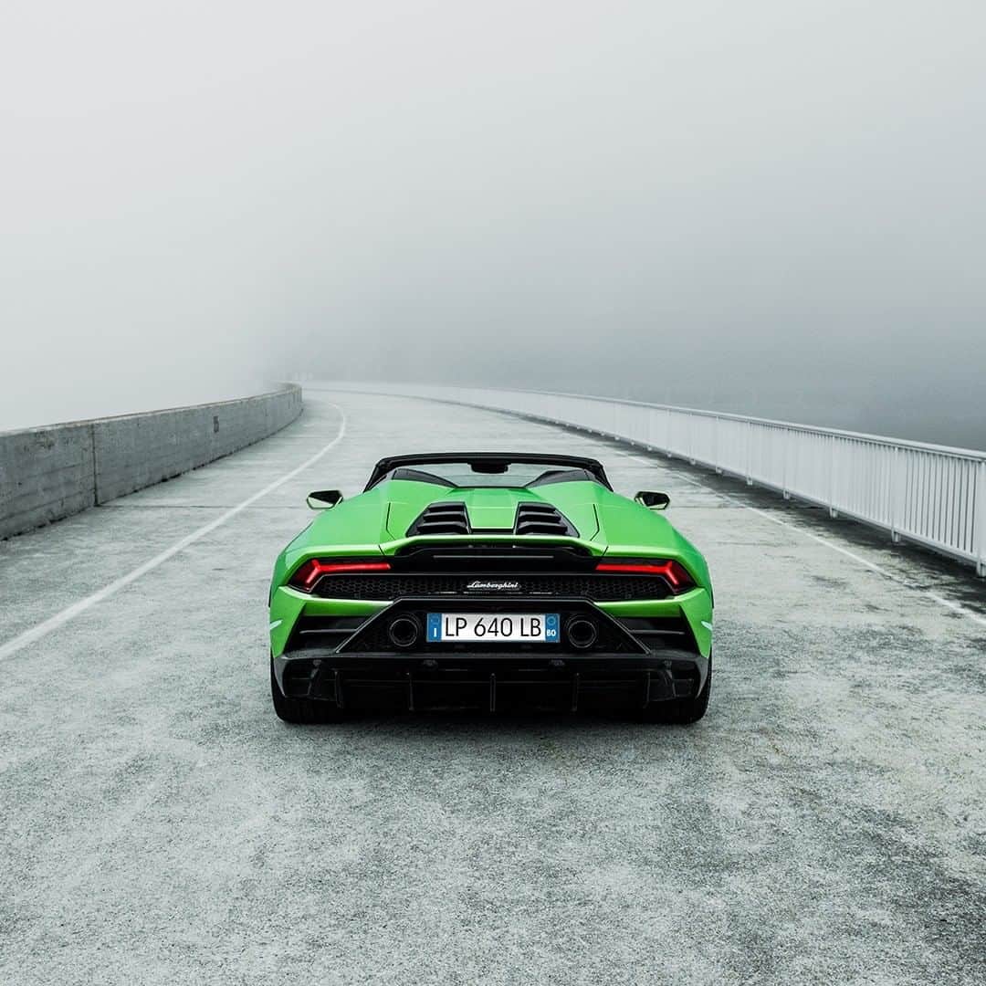 のインスタグラム：「Drive till you feel nothing but the power of the V10 engine. Lamborghini Huracán EVO Spyder in a picture by @denniswierenga.  #Lamborghini #HuracanEVOSpyder #EveryDayAmplified」