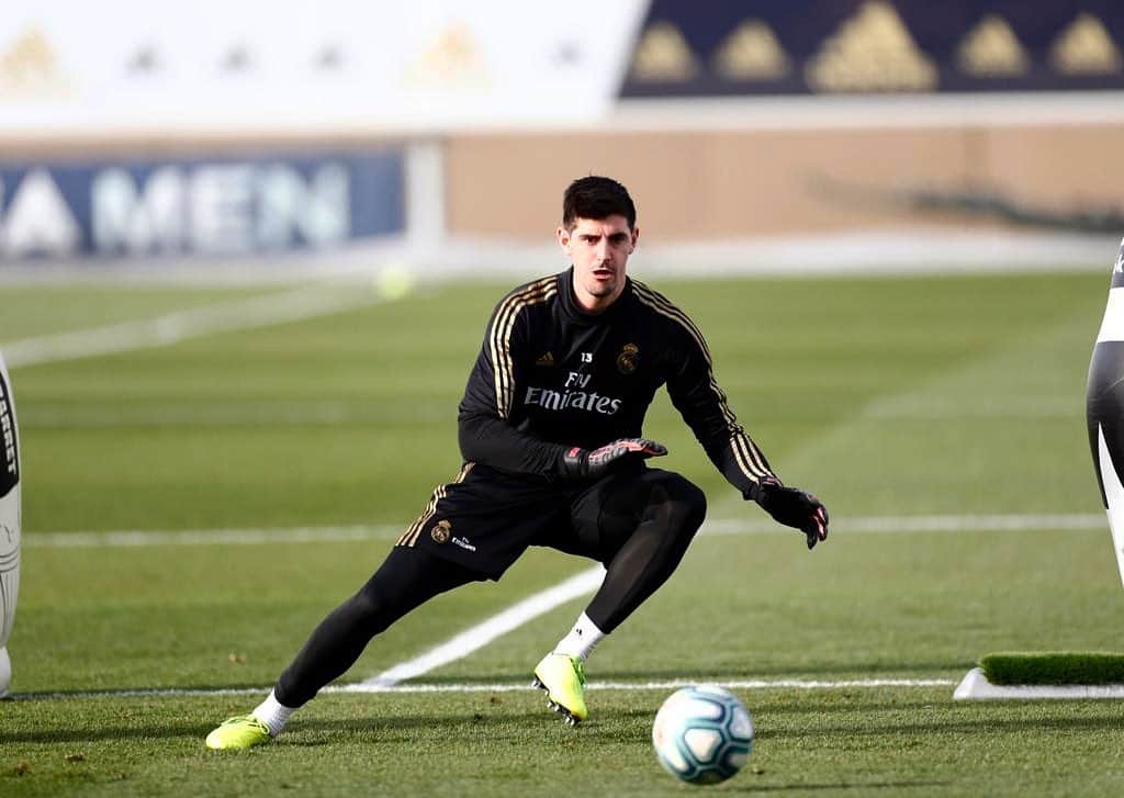 ティボ・クルトゥワのインスタグラム：「Focus 👀⚽️! #HalaMadrid」