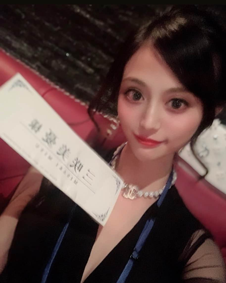 三咲美憂さんのインスタグラム写真 - (三咲美憂Instagram)「🔖﻿ ﻿ ・﻿ ﻿ 今日はAV女優になってはじめて目の前で女優さんに会う機会ができてすごく刺激受けた 🐥💐﻿ もっともっと今年は成長していきます ´ •̥ ̫ •̥ `﻿ ﻿ MOODYZに今いることができて﻿ こんな大きな忘年会に私を呼んでくださって﻿ることにもほんとに感謝でいっぱいです ‪‪❤︎‬‪‪﻿ ﻿ #AV女優 #三咲美憂 #MOODYZ #忘年会」12月14日 2時18分 - miiyu____glam_x