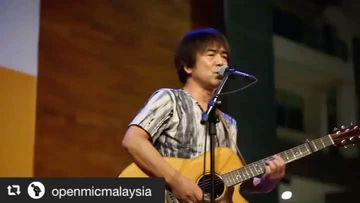 Shigeru Kimotoのインスタグラム：「Thanks Ian and @openmicmalaysia  #真夜中の青い鳥 #midnightbluebird  #弾き語り #shigerukimoto  #repost @openmicmalaysia via @PhotoAroundApp  In many ways, @evergreen63 is our benefactor. He was joined tonight by @jimmy.zhai5!  #openmicmy #publika」