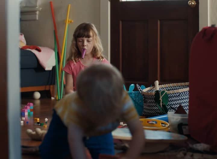クレア・コフィーのインスタグラム：「Oh hey @blocksthefilm trailer is live! A bite into the extraordinary, ingenious mind of writer/director/boss queen @bridget.moloney.」