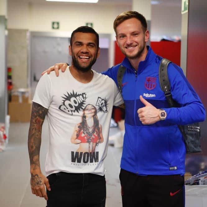イヴァン・ラキティッチのインスタグラム：「Que alegría verte por aquí hermano..! @danialves 🙌😁 te deseo todo lo mejor, siempre.!💪 #crack #hermano」