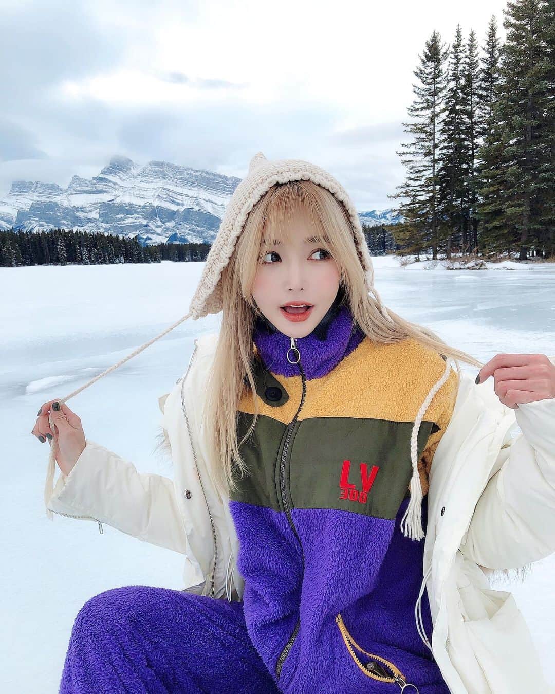 Han Ga Eunさんのインスタグラム写真 - (Han Ga EunInstagram)「#twojacklake  Love #canada💕 눈이좋은거 >>>>>>>추운거시른거 #모순적 #banff #snow #frozen #우정여행」12月14日 3時18分 - gaeungbebe