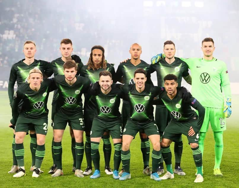 ロビン・クノッヘさんのインスタグラム写真 - (ロビン・クノッヘInstagram)「#EinTeam #europaleague  #RK31 @vfl.wolfsburg #St.Etienne」12月14日 3時18分 - robinknoche31