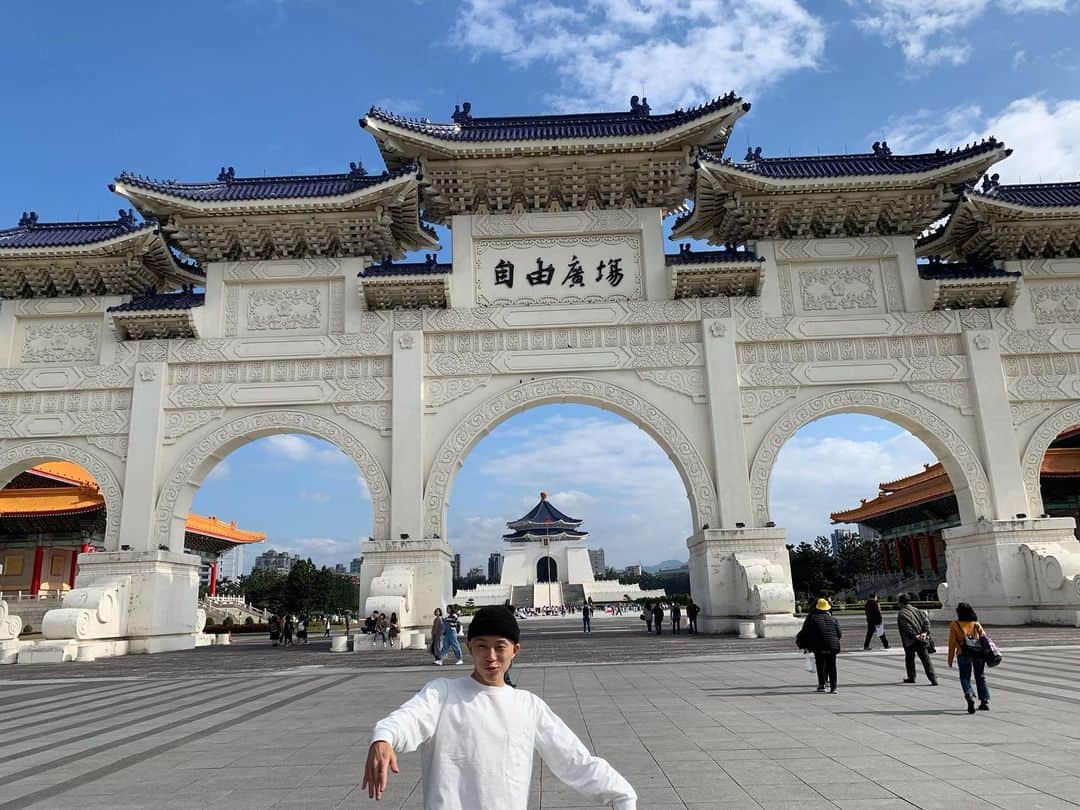 森田晃樹のインスタグラム：「#台湾旅 #たまには#offの投稿  #旅のお供#村井くん」