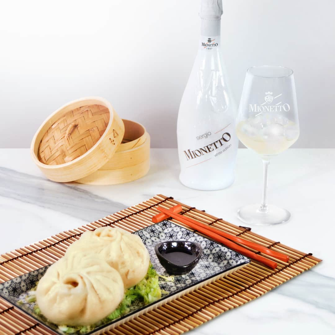 Mionetto Proseccoさんのインスタグラム写真 - (Mionetto ProseccoInstagram)「Winter recipes❄🥂 To eat with chopsticks paired with the Cuvée Sergio MO White Edition. Discover our exotic recipe.  #mionettowhitetime #mionettoprosecco Link in bio @robysushi  Enjoy Mionetto responsibly.」12月14日 3時30分 - mionetto_prosecco