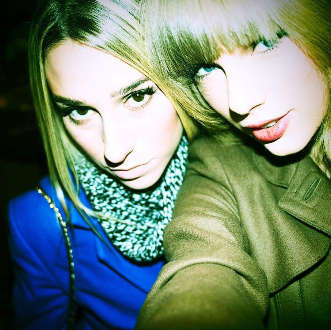 Ashley Avignoneさんのインスタグラム写真 - (Ashley AvignoneInstagram)「30 years of life for you, 11 years of friendship for us. Thanks for being the bestest friend, listener, dance party-starter, story teller, haircut enthusiast, with the biggest, warmest, and most generous heart. Happy Birthday Tay!! Love you to pieces ❤️」12月14日 3時38分 - ashavignone