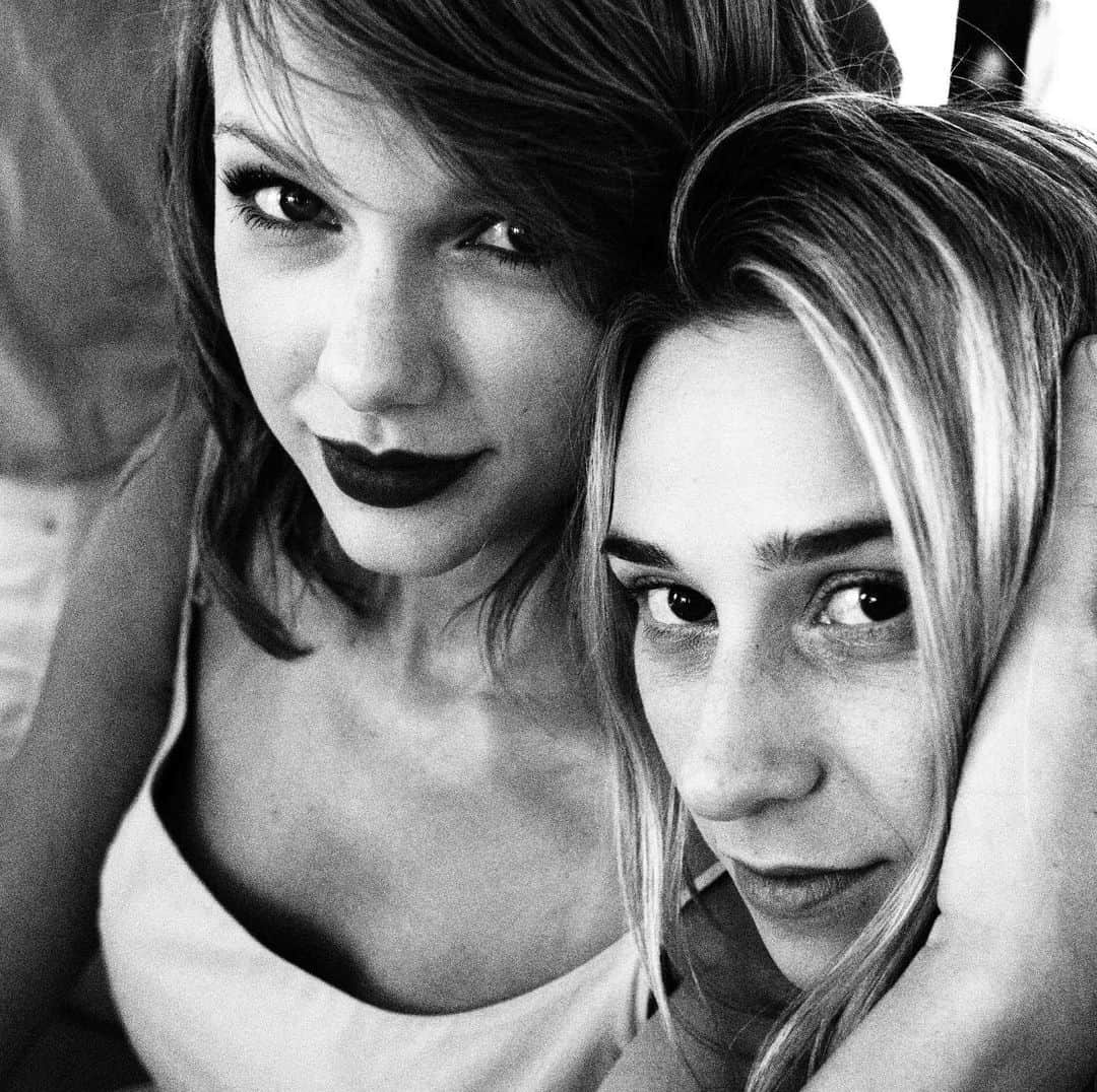 Ashley Avignoneのインスタグラム：「30 years of life for you, 11 years of friendship for us. Thanks for being the bestest friend, listener, dance party-starter, story teller, haircut enthusiast, with the biggest, warmest, and most generous heart. Happy Birthday Tay!! Love you to pieces ❤️」