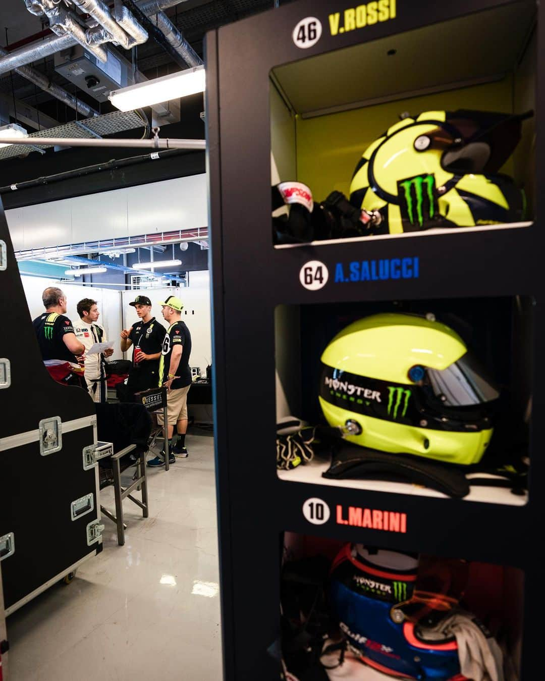 バレンティーノ・ロッシさんのインスタグラム写真 - (バレンティーノ・ロッシInstagram)「Qualifying day at Yas Marina Circuit,ready for tomorrow ✊🏼 📸 @camilss  #Gulf12hours」12月14日 4時03分 - valeyellow46