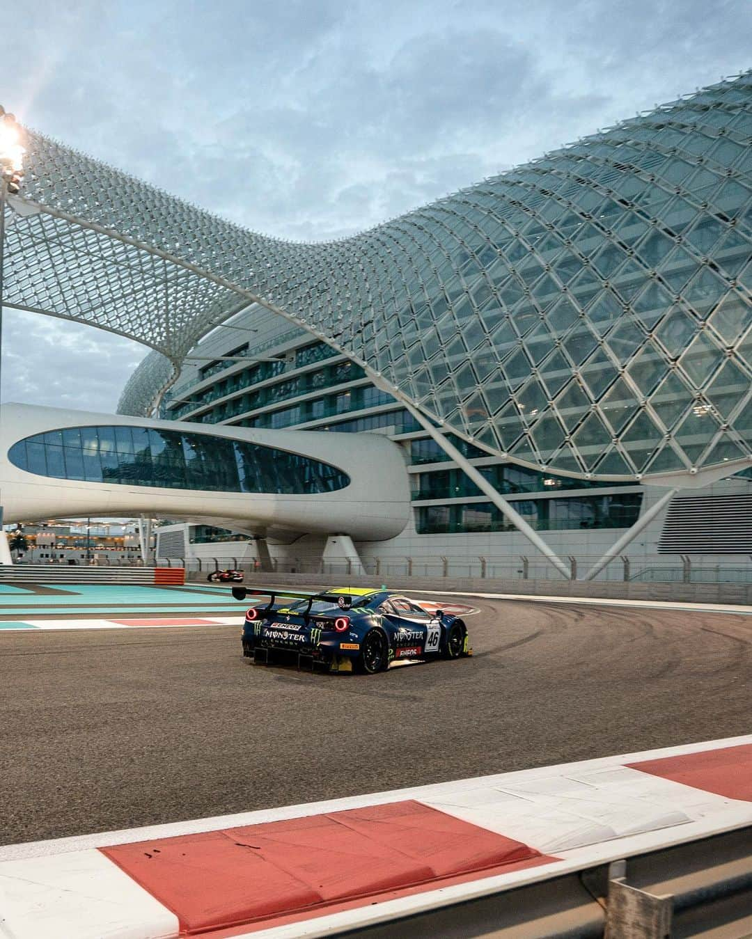 バレンティーノ・ロッシさんのインスタグラム写真 - (バレンティーノ・ロッシInstagram)「Qualifying day at Yas Marina Circuit,ready for tomorrow ✊🏼 📸 @camilss  #Gulf12hours」12月14日 4時03分 - valeyellow46