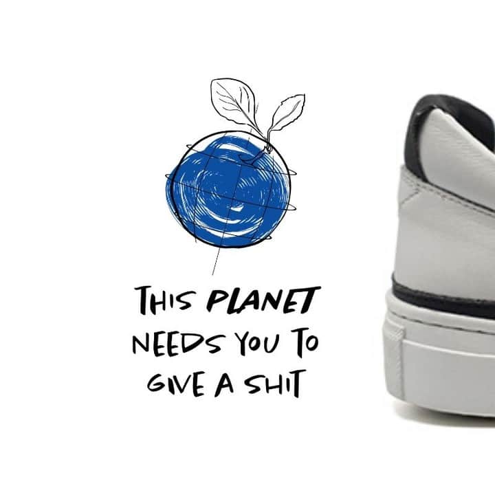 コムラッズさんのインスタグラム写真 - (コムラッズInstagram)「⁠ Support our dream. A sneaker made out of apple leather.⁠ Now available on Indiegogo.⁠ #komrads #komradsAPL #komradsworld #slowfashion #sustainablefashion #vegan #apple」12月14日 4時28分 - komrads.world
