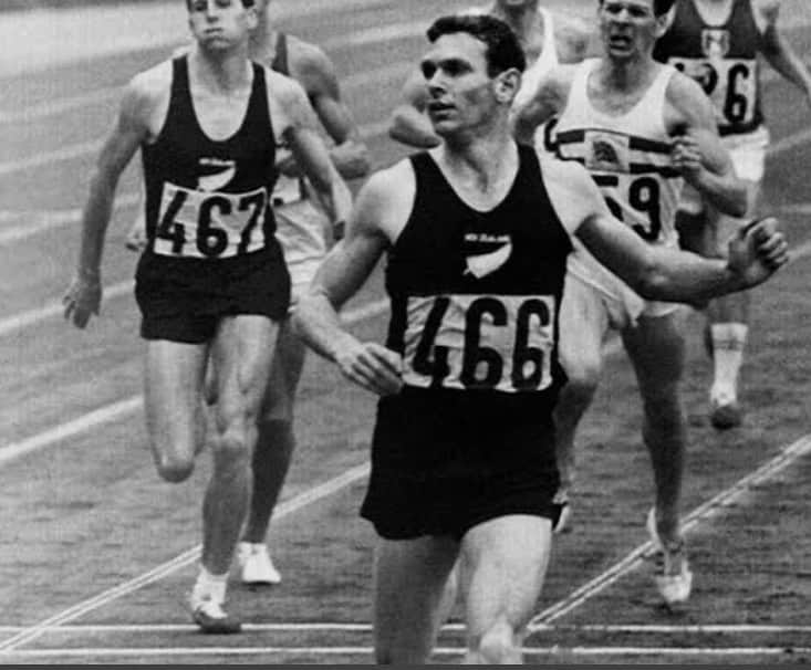 バレリー・アダムスさんのインスタグラム写真 - (バレリー・アダムスInstagram)「Rest In Peace Sir Peter Snell 🌿🖤 #legend #nz #athletics」12月14日 4時42分 - valerieadams84
