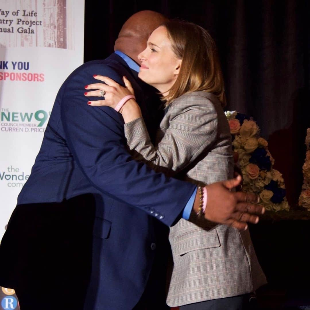 ナタリー・ポートマンさんのインスタグラム写真 - (ナタリー・ポートマンInstagram)「At the @anewwayoflifela gala the other night, introducing the incredible: Desmond and Sheena Meade, truly amazing human beings. They got the Florida measure passed that reinstated voting rights to formerly incarcerated people (1.4 million voters)... the largest voting extension in the US since the end of Jim Crow. They are legends. And of course, a huge thank you to my friend Susan Burton, the founder of a @anewwayoflifela, an organization committed to helping women break the cycle of entrapment in the criminal justice system. Visit their page to learn more.」12月14日 4時57分 - natalieportman