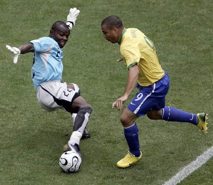 カルロス・テベスさんのインスタグラム写真 - (カルロス・テベスInstagram)「Ronaldo dribbled past the goalkeeper 88 times to score a goal during his career. 👀  88. 😱」12月14日 5時29分 - futeboleras