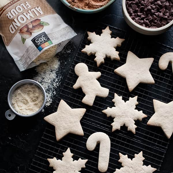 Whole Foods Marketさんのインスタグラム写真 - (Whole Foods MarketInstagram)「Gluten-free and keto-friendly baking options mean more desserts for everyone at the table. Click the #linkinbio to learn more.」12月14日 5時56分 - wholefoods