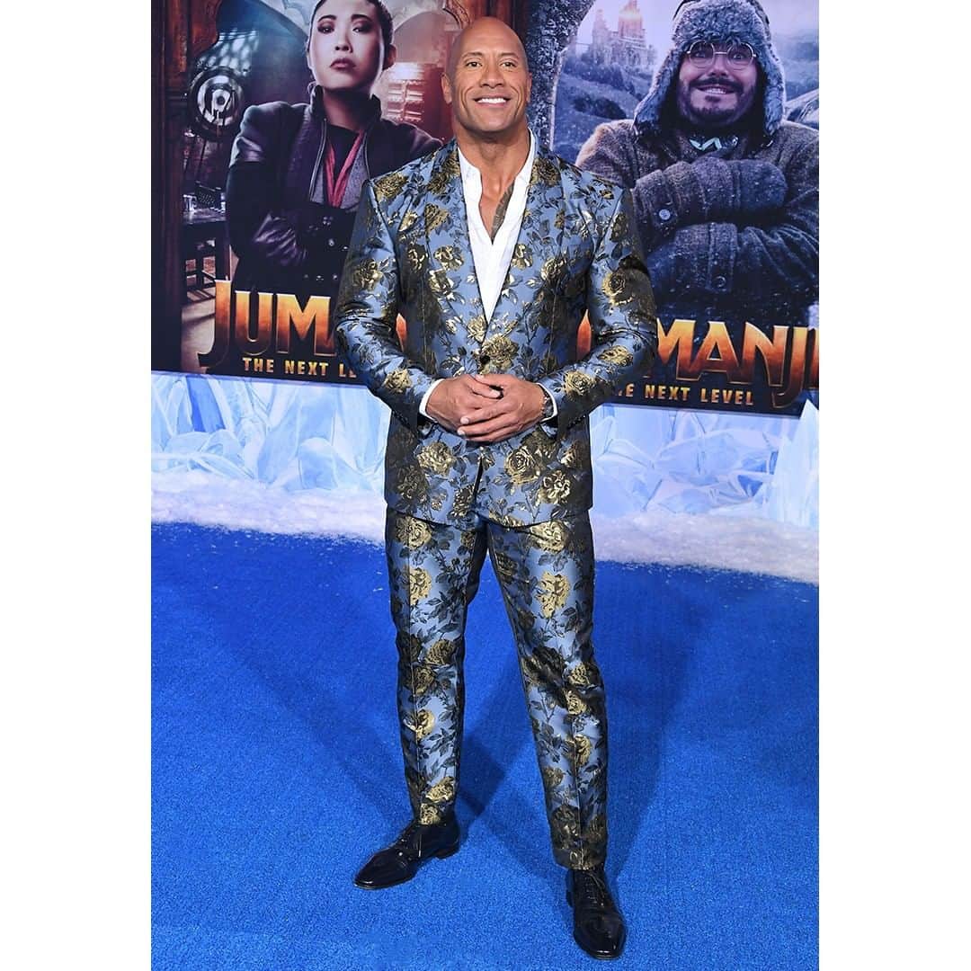 のインスタグラム：「Dwayne Johnson wears Dolce&Gabbana as he arrives at the Premiere of Sony Pictures' "Jumanji: The Next Level" in Hollywood. For more #DGMen celebrities follow @dolcegabbana_man #DGMen #DGCelebs #DGFamily」