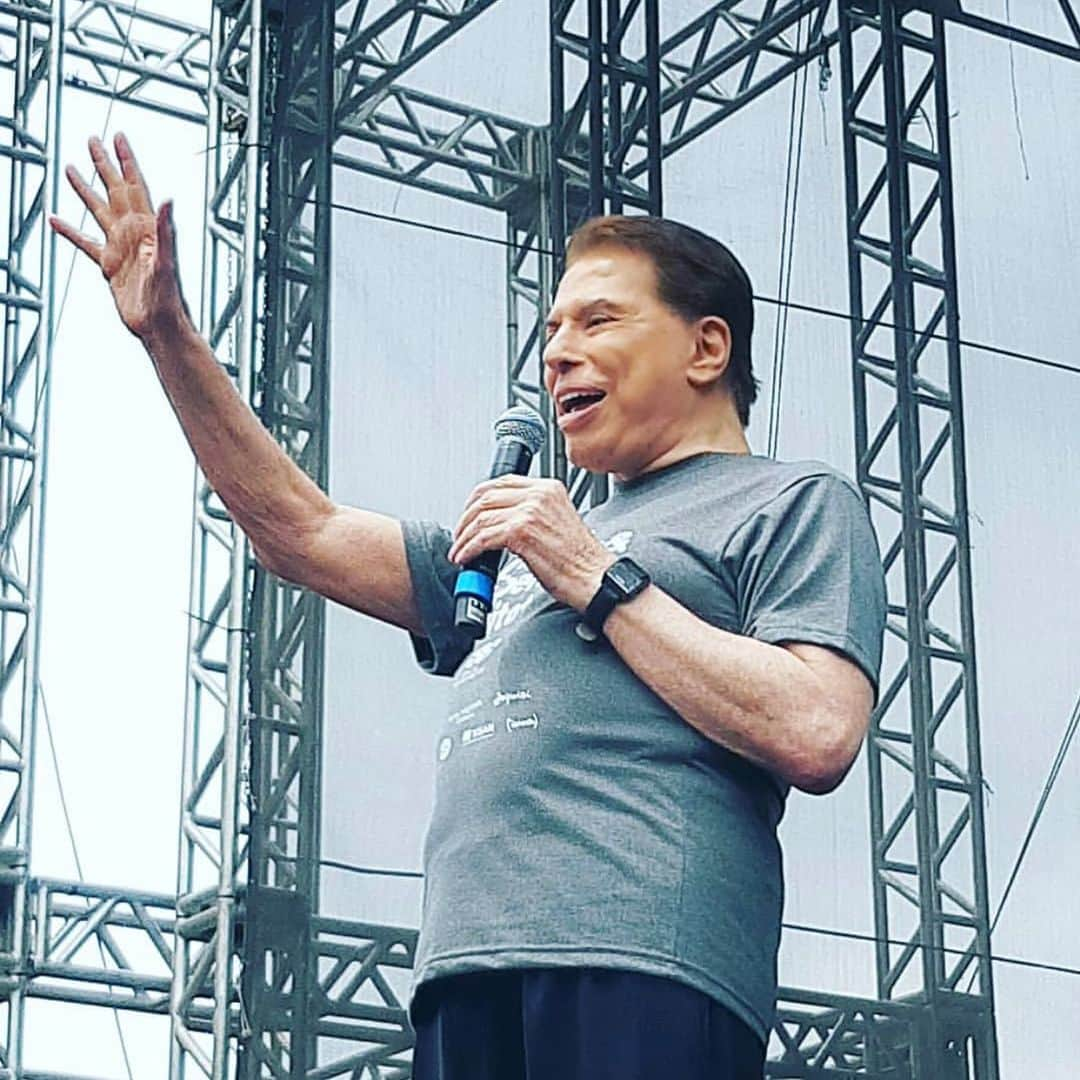 Eliana Michaelichin Bezerraさんのインスタグラム写真 - (Eliana Michaelichin BezerraInstagram)「Aqui somos muito felizes. Foi lindo demais!! #gruposilviosantos #sbt」12月14日 6時26分 - eliana