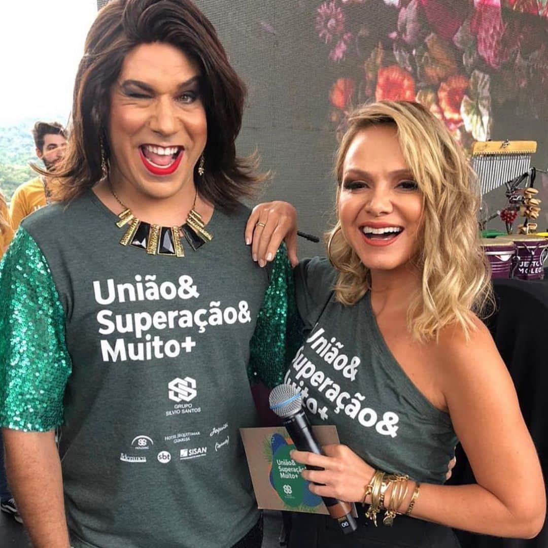 Eliana Michaelichin Bezerraさんのインスタグラム写真 - (Eliana Michaelichin BezerraInstagram)「Aqui somos muito felizes. Foi lindo demais!! #gruposilviosantos #sbt」12月14日 6時26分 - eliana