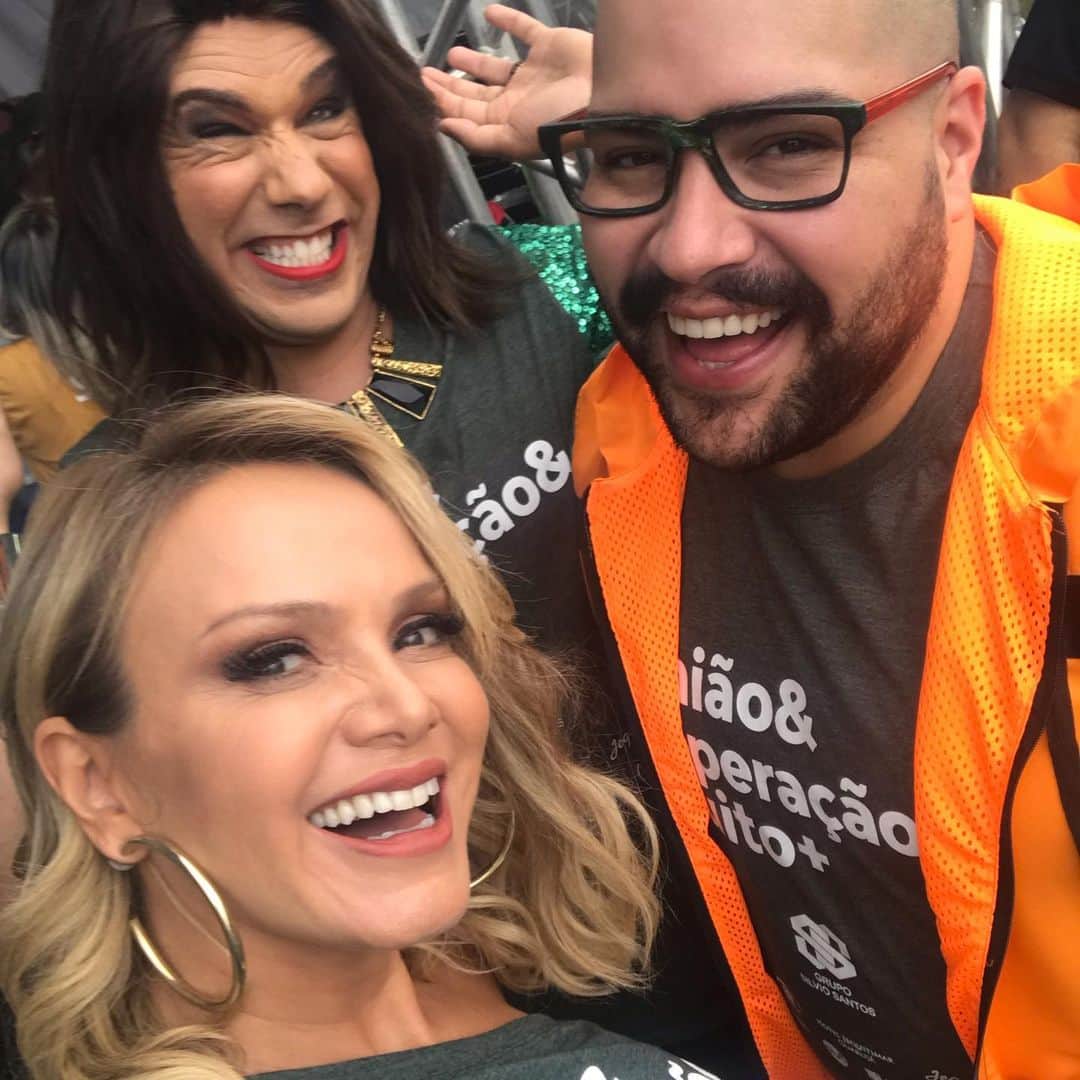 Eliana Michaelichin Bezerraさんのインスタグラム写真 - (Eliana Michaelichin BezerraInstagram)「Aqui somos muito felizes. Foi lindo demais!! #gruposilviosantos #sbt」12月14日 6時26分 - eliana