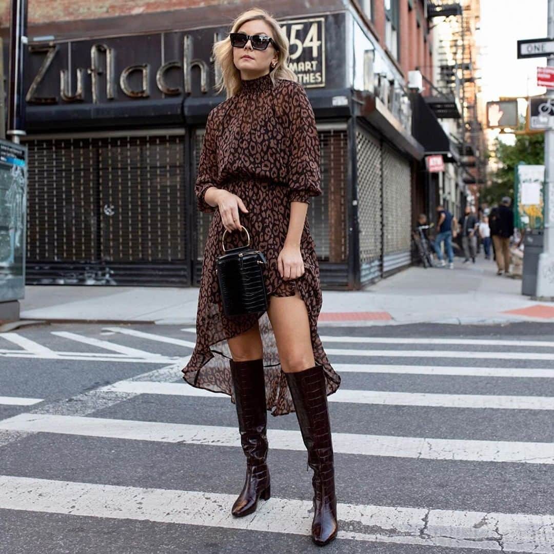 のインスタグラム：「Croco embossed and in stock at @revolve [Shoe: Paislee] #SigersonMorrison // @laurie_ferraro」