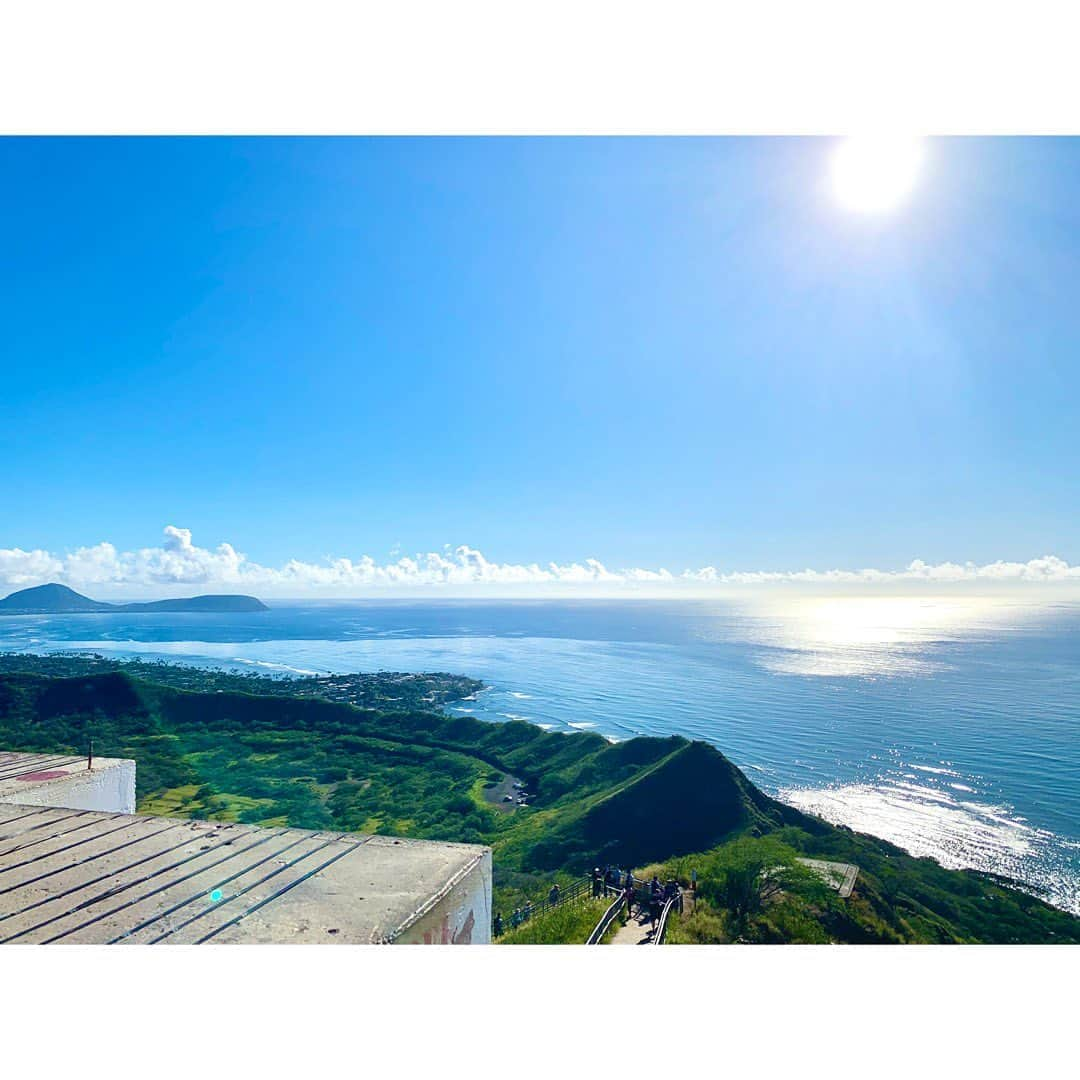 中田奈沙さんのインスタグラム写真 - (中田奈沙Instagram)「Diamond head hike⛰ ダイヤモンドヘッドにも 登ってみた😗 何気に初めて😜 天気も良かったし、 360度全てが絶景で 大自然のパワーを頂いた🙏 * #奈沙旅inhawaii * * #hawaii #oahu #honolulu #me #diamondhead #diamondheadhike #hiking #hike #trail #trekking #climbing #360view #powerspot #powerpoint #sunny  #ハワイ #ワイキキ #オアフ島 #ダイヤモンドヘッド #ハイキング #トレッキング #登山 #山登り #中田奈沙 #絶景 #マイナスイオン #パワースポット #快晴 #登頂」12月14日 17時40分 - nasa_nakada