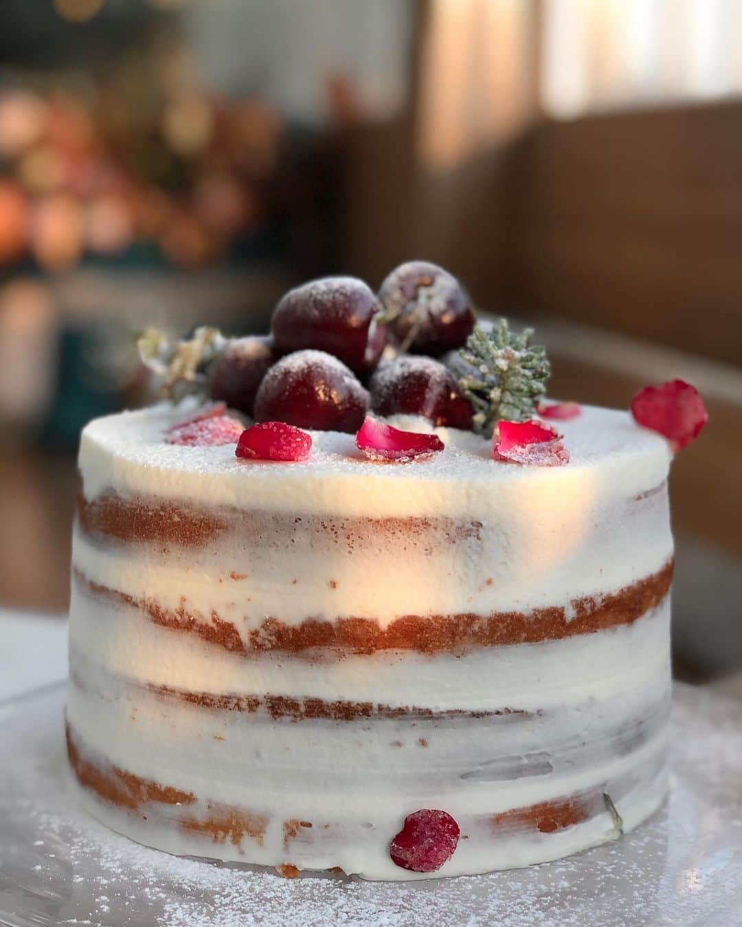シン・セギョンのインスタグラム：「크리스마스 케이크 만들기! 크림 듬뿍🎂🍒🍓🎄🍒🍓」