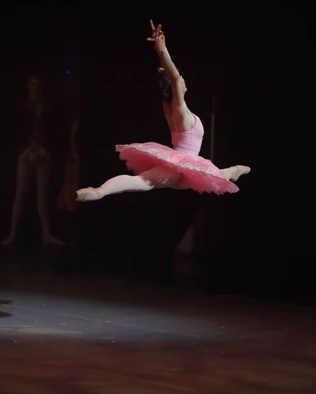ヤマカイさんのインスタグラム写真 - (ヤマカイInstagram)「Beautiful pictures from past a few days ago. 🎥by @balletfrontier . . #ballet #dance #art #artist #nutcracker #skate #バレエ #ダンス #芸術 #アート #балет #音楽 #クラシック #music #classical」12月14日 16時18分 - yamakai_official