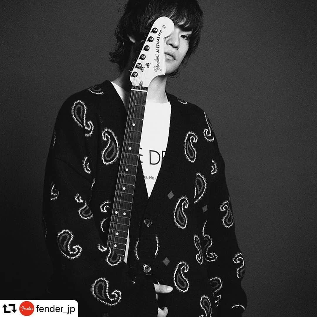 中野敬久さんのインスタグラム写真 - (中野敬久Instagram)「カッコいいお兄ちゃんだぜ！#repost @fender_jp ・・・ #FenderNews : 音楽や広告など幅広く活躍するフォトグラファー中野敬久がアーティストとフェンダーの距離感を撮影、キュレーションする写真によるセッションコンテンツ #LIFEwithFender : Vol.26 三原健司（ #フレデリック ）詳しくはプロフィールのリンクから。」12月14日 16時27分 - hirohisanakano