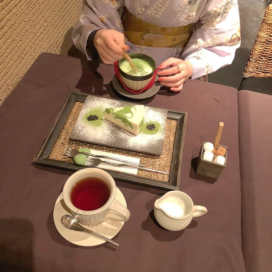 山本瑠香さんのインスタグラム写真 - (山本瑠香Instagram)「抹茶レアチーズケーキ🍵🍰🧀 和カフェって感じでめっちゃいい雰囲気のお店でした♪ . #京都 #京都カフェ #清水寺カフェ #抹茶レアチーズケーキ」12月14日 16時45分 - ruka_1010_team8