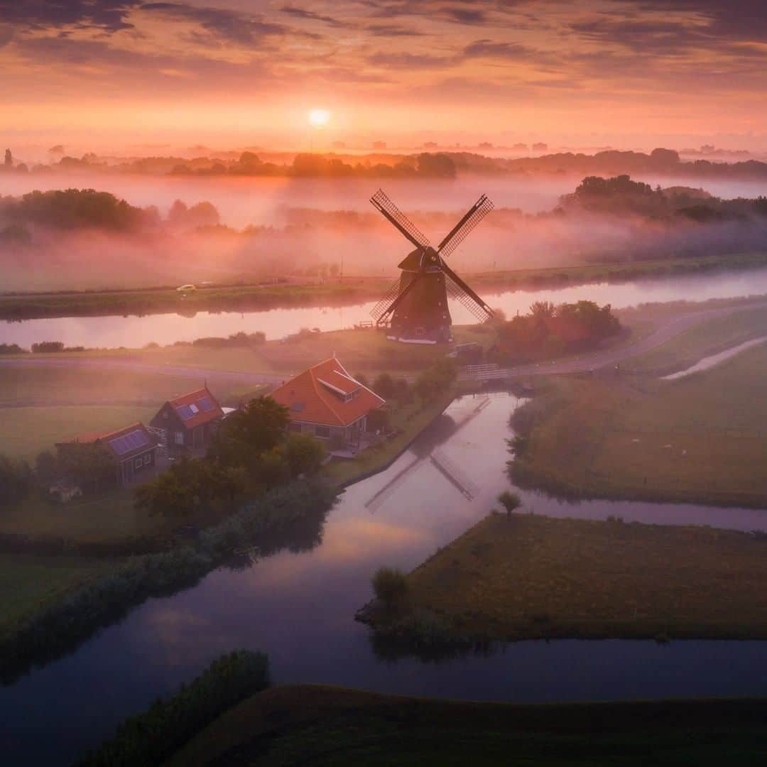 9GAGさんのインスタグラム写真 - (9GAGInstagram)「Did you know that you can find windmills everywhere in The Netherlands?Follow @voyaged for more travel ideas! | By @albertdrosphotography - #9gag #voyaged #travel #adventures」12月14日 16時55分 - 9gag