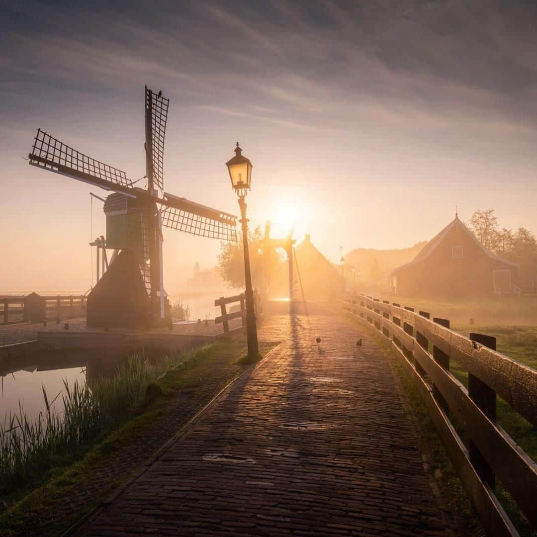 9GAGさんのインスタグラム写真 - (9GAGInstagram)「Did you know that you can find windmills everywhere in The Netherlands?Follow @voyaged for more travel ideas! | By @albertdrosphotography - #9gag #voyaged #travel #adventures」12月14日 16時55分 - 9gag