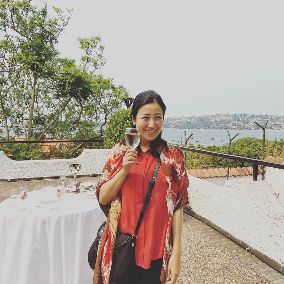 荒尾茉紀さんのインスタグラム写真 - (荒尾茉紀Instagram)「とても貴重な経験をさせて頂きました❣️おそらく最初で最後の在シドニー日本国総領事公邸🇯🇵人と人との繋がり、ご縁に感謝です😊ちなみにこんな時でも私はノンアルコール🍷💦笑 #sydney #rosebay」12月14日 17時16分 - maki.arao