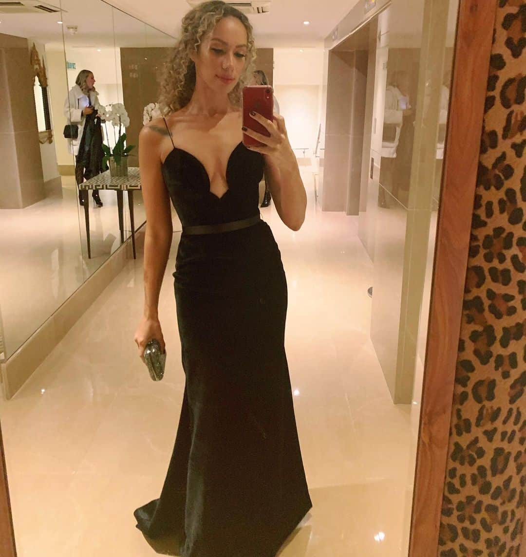レオナ・ルイスのインスタグラム：「Omw to @glblctzn awards ✨✌🏾 I love that they are honoring grass roots activists that are making real change in their communities. I get to go to some glitzy events sometimes and it’s bloody lovely BUT this is by far the most meaningful because we shine a light on  the REAL stars of our world, the people on the ground tackling extreme poverty and making our planet a more compassionate place to live in ❤️」