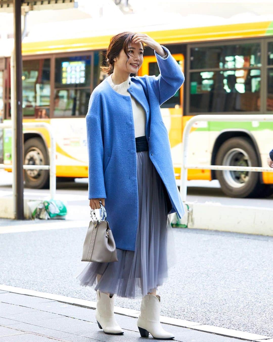 夏目愛美さんのインスタグラム写真 - (夏目愛美Instagram)「♡ 寒くても綺麗色や柄のコートを着ると気分が上がりますね✨ 素敵な週末を^_^ #dotstmagazine #cordinate #coat #fashion #instagood」12月14日 8時39分 - manami_natsume