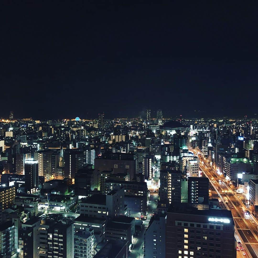 桂紗綾さんのインスタグラム写真 - (桂紗綾Instagram)「光の数は人の数。 都会だなぁと改めて思う。 このコンクリートジャングルを生き抜いていくのだ。」12月14日 8時42分 - saaya_katsura_abc