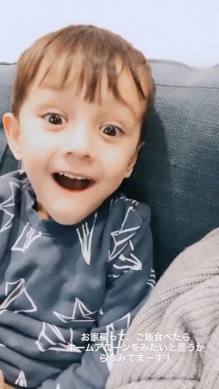 のインスタグラム：「December 11 2019 looking for store front and watching Home Alone」