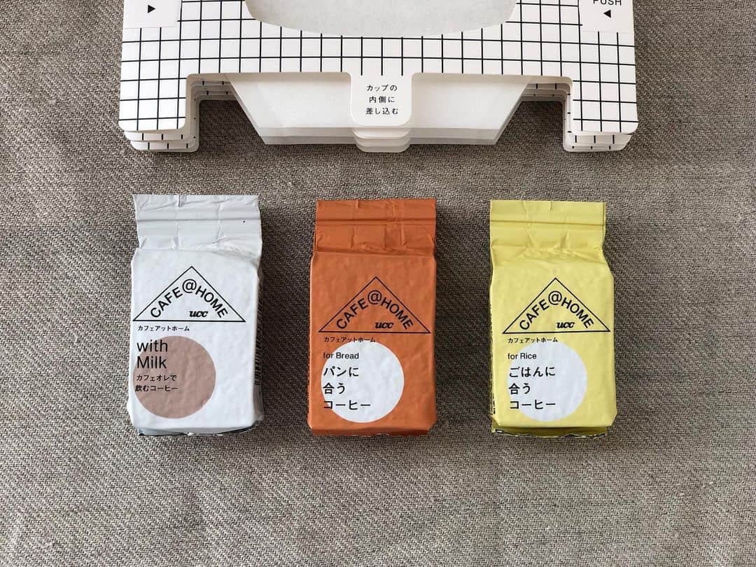 甲斐みのりさんのインスタグラム写真 - (甲斐みのりInstagram)「朝のコーヒー。 純喫茶をこよなく愛する難波里奈さんからいただいた、新しい形のコーヒー。 ・パンに合うコーヒー ・ごはんに合うコーヒー ・あん、餅系の和菓子に ・酸味系のフルーツに ・塩味系のチーズに ・朝の目覚めに など、食に合わせた真空パック入りの一杯分の粉を、付属のペーパードリップで味わいます。 UCCが手がける、「CAFE@HOME」の品。 いただいて嬉しい贈りもの。  #喫茶喫茶喫茶 #気持ちが伝わるおいしい贈りもの」12月14日 9時02分 - minori_loule